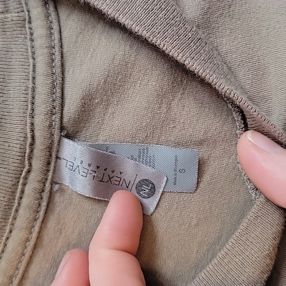 Next Level Apparel Oklahoma Buffalo Graphic Tee - Taupe & Black - Picture 2 of 2